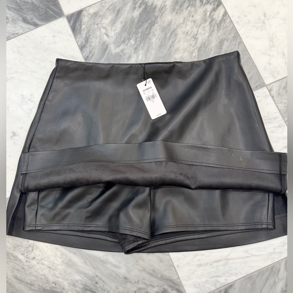NWT Express Super High Waisted Faux Leather Mini-Skort - Picture 4 of 4